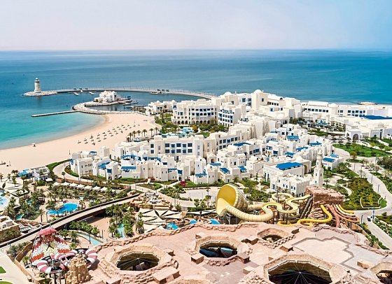 Hilton Salwa Beach Resort & Villas