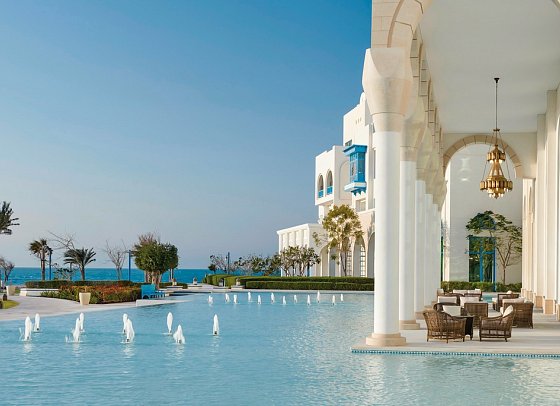 Hilton Salwa Beach Resort & Villas