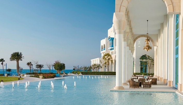 Hilton Salwa Beach Resort & Villas