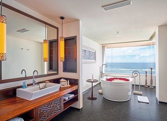 Samabe Bali Suites & Villas - Beispiel Bad Ocean Front Honeymoon Suite (Zimmercodierung WB1)