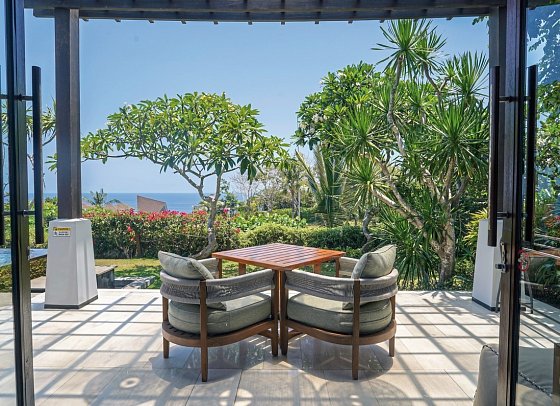 Samabe Bali Suites & Villas - Beispiel Terrasse 1 Bedroom Ocean Pool Villa (Zimmercodierung VBO)