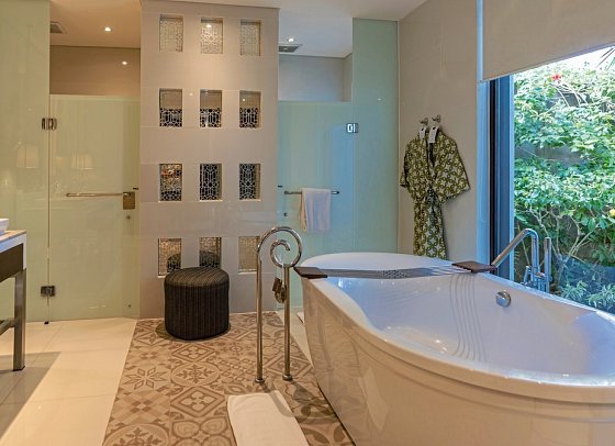 Samabe Bali Suites & Villas - Beispiel Bad 1 Bedroom Ocean Pool Villa (Zimmercodierungen VBO & VBR)