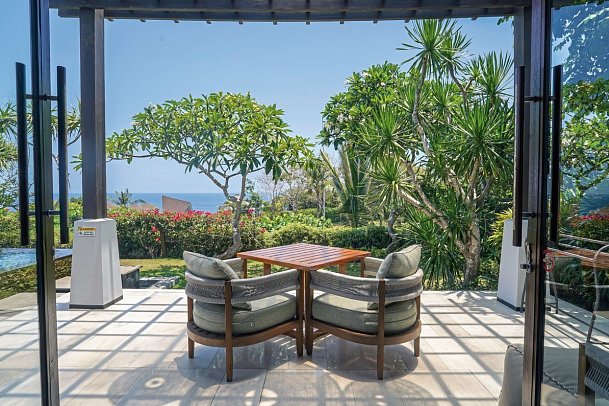 Samabe Bali Suites & Villas - Beispiel Terrasse 1 Bedroom Ocean Pool Villa (Zimmercodierung VBO)