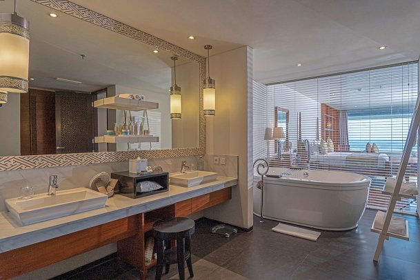 Samabe Bali Suites & Villas - Beispiel Bad Ocean Front Suite (Zimmercodierung WBO)