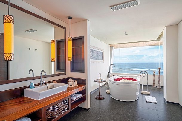 Samabe Bali Suites & Villas - Beispiel Bad Ocean Front Honeymoon Suite (Zimmercodierung WB1)