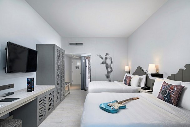Hard Rock Hotel Bali - Wohnbeispiel Deluxe Two Queens (Zimmercodierung UD1)