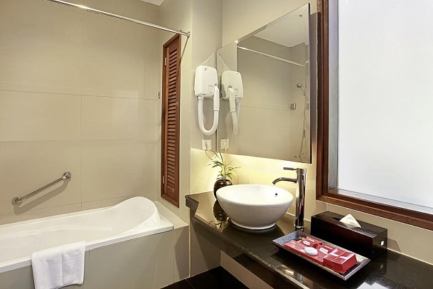 Respati Beach Hotel - Beispiel Bad Deluxe (Zimmercodierung UD1)