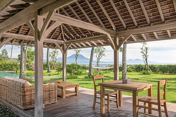 Seven Dreams A Pramana Experience - Bsp. Terrasse Beachfront Sunrise Royal Two Bedroom Pool Villa (Zimmercodierung VB2)