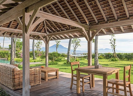 Seven Dreams A Pramana Experience - Bsp. Terrasse Beachfront Sunrise Royal Two Bedroom Pool Villa (Zimmercodierung VB2)