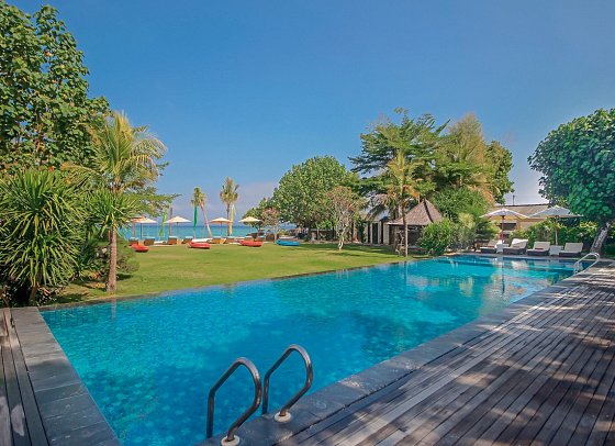 d'Nusa Beach Club and Resort
