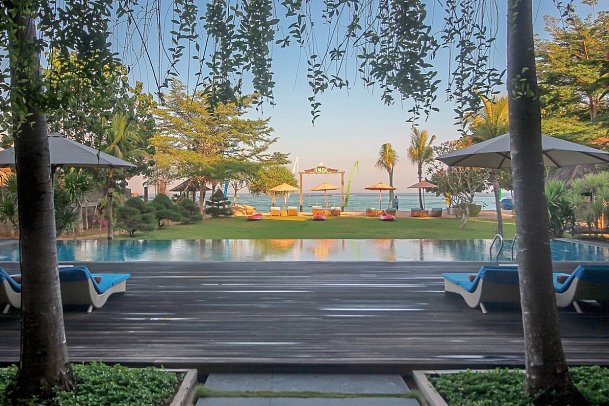 d'Nusa Beach Club and Resort