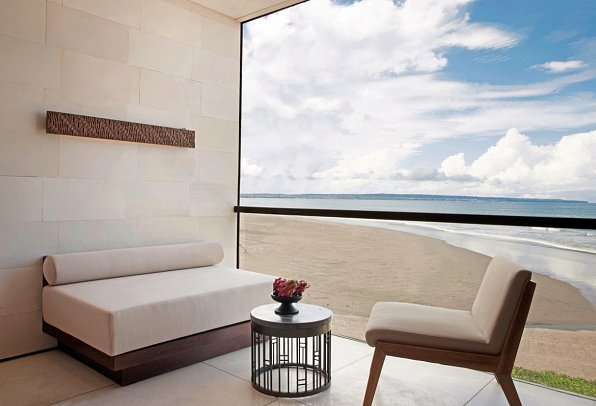Alila Seminyak - Beispiel Balkon Ocean View Suite (Zimmercodierung WBM)