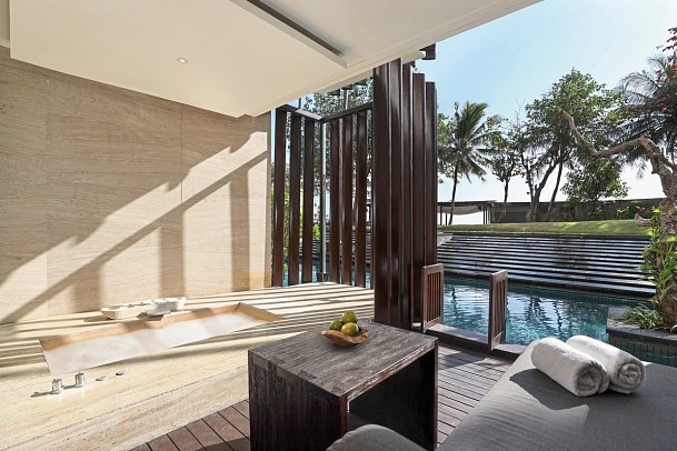 Grand Seminyak - Lifestyle Boutique Bali Resort - Beispiel Terrasse Seminyak Pool Access Suite (Zimmercodierung WBQ)