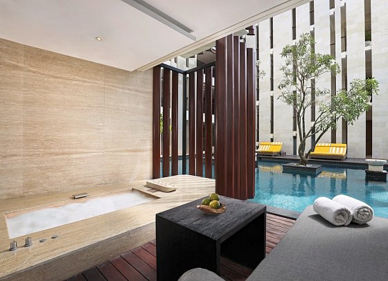Grand Seminyak - Lifestyle Boutique Bali Resort - Beispiel Terrasse Seminyak Pool Access Suite (Zimmercodierung WBQ)