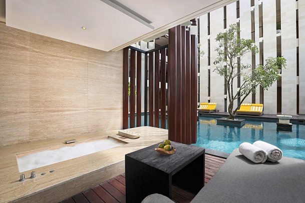Grand Seminyak - Lifestyle Boutique Bali Resort - Beispiel Terrasse Seminyak Pool Access Suite (Zimmercodierung WBQ)