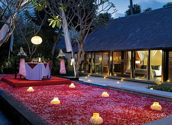 Kayumanis Jimbaran Private Estate & Spa - Floating Dinner