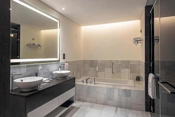 Th8 Palm Dubai Beach Resort, Vignette Collection - Beispiel Bad