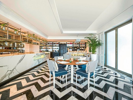 Th8 Palm Dubai Beach Resort, Vignette Collection