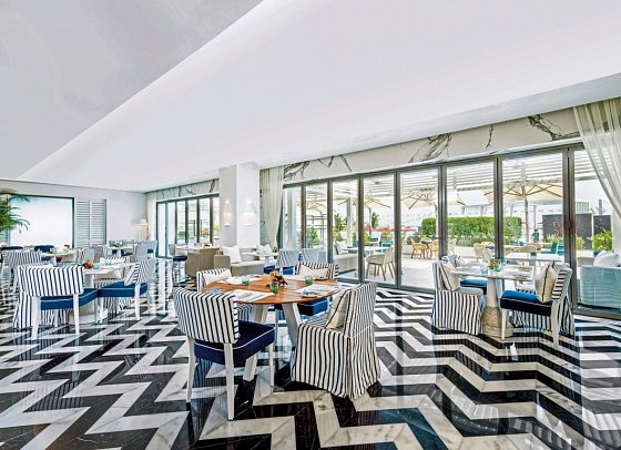 Th8 Palm Dubai Beach Resort, Vignette Collection