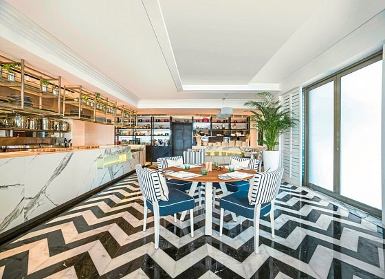 Th8 Palm Dubai Beach Resort, Vignette Collection