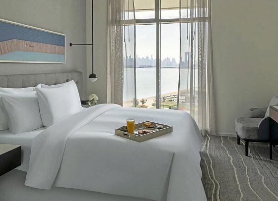 Th8 Palm Dubai Beach Resort, Vignette Collection - Wohnbeispiel Deluxe Room Palm Sea View King (Zimmercodierung DB2)
