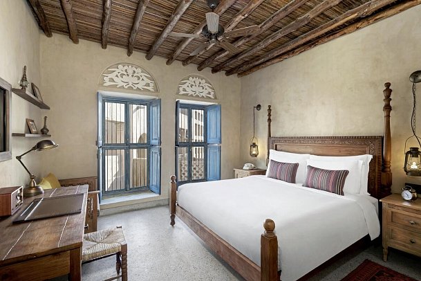 Al Seef Heritage Hotel Dubai, Curio Collection By Hilton - Wohnbeispiel Heritage Room with Souq View (Zimmercodierung DB2)