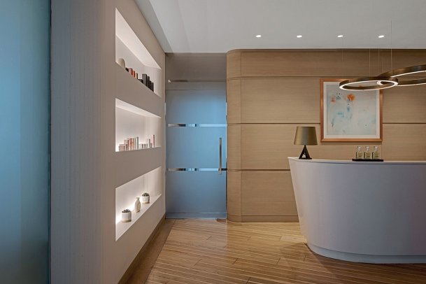 Hilton Dubai Creek Hotel & Residences