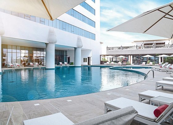 Al Jaddaf Rotana Suite Hotel
