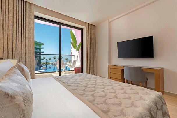voco Dubai Monaco the Heart of Europe - Wohnbeispiel Premium Pool and Sea View with Balcony (Zimmercodierung DB4)
