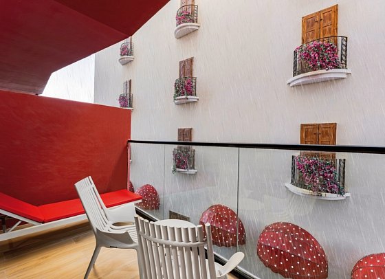 voco Dubai Monaco the Heart of Europe - Wohnbeispiel Premium Raining Street View with Balcony (Zimmercodierung DB2)