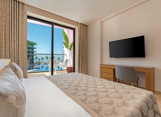 voco Dubai Monaco the Heart of Europe - Wohnbeispiel Premium Pool and Sea View with Balcony (Zimmercodierung DB4)