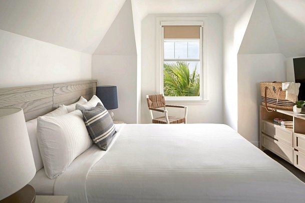 Parrot Key Hotel & Villas