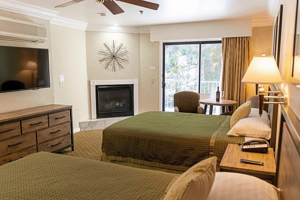 Yosemite View Lodge - Wohnbeispiel Deluxe River View 2 Queen (Zimmercodierungen UD4 & UD6)