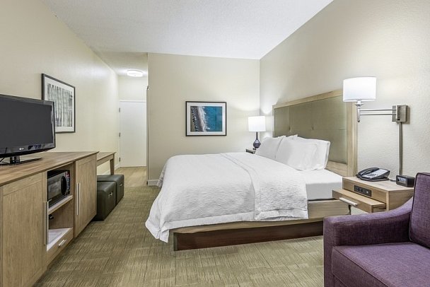 Hampton Inn Naples North Bonita Springs - Wohnbeispiel Room One King Bed (Zimmercodierung UG1)