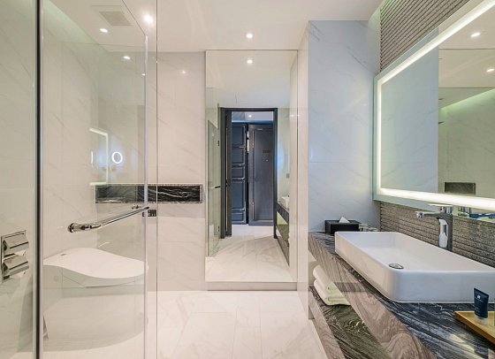 Wyndham Grand Nai Harn Beach Phuket - Wohnbeispiel Deluxe Sky Bath (Zimmercodierung UD2)