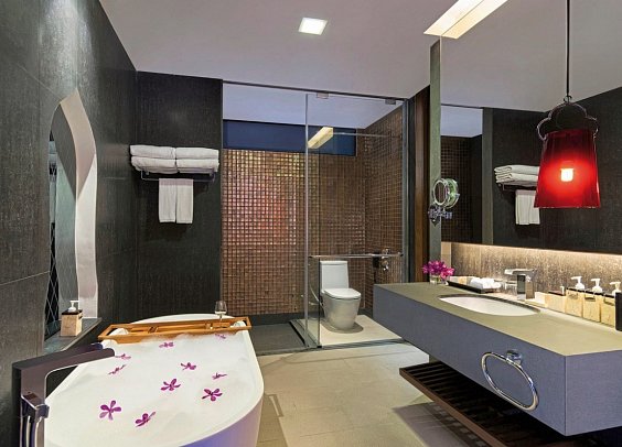 Avista Hideaway Phuket Patong - MGallery - Badbsp. Santi Deluxe Suite with Whirlpool Bath (Zimmercodierung WD1)