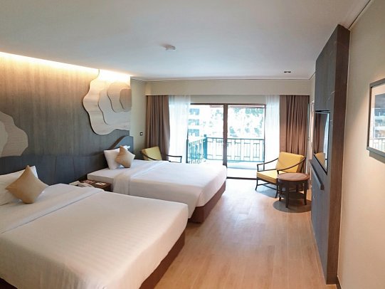 Amora Beach Resort Phuket - Wohnbeispiel Deluxe Pool View (Zimmercodierung UDP)