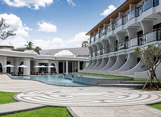Amora Beach Resort Phuket - Wohnbeispiel Amora Superior Pool Side (Zimmercodierung US4)