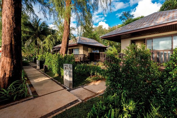 Khaolak Wanaburee Resort