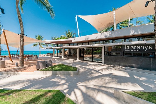 Casa de La Flora - La Aranya Restaurant