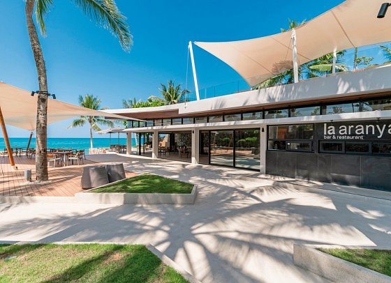 Casa de La Flora - La Aranya Restaurant