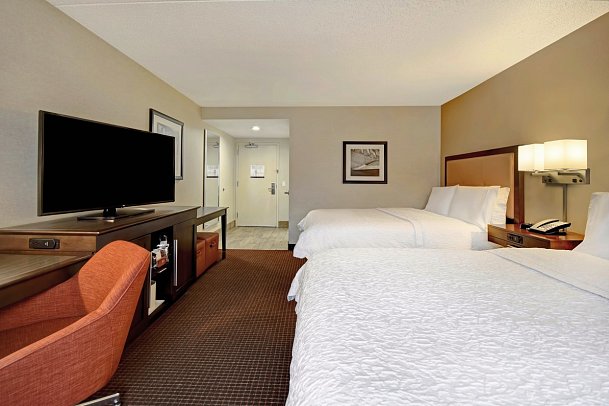 Hampton Inn JFK - Wohnbeispiel Wohnbeispiel Two Queen beds (Zimmercodierung UG4)