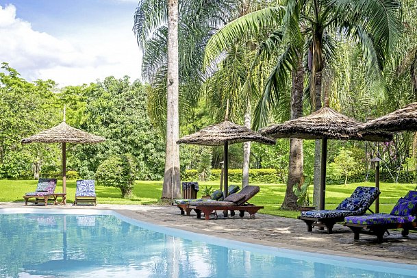 Magie der Savanne - Zwischen Baobabs und Kilimandscharo (7 Nächte) - Pool in der Arumeru River Lodge