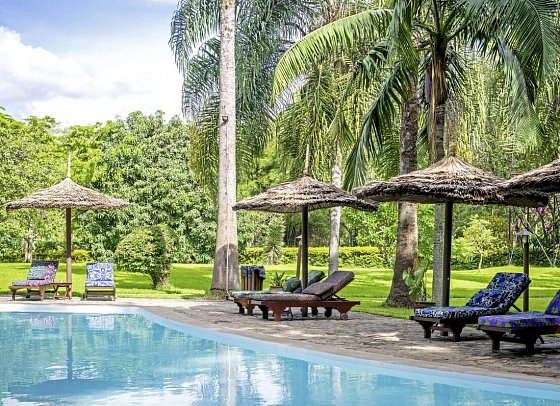 Magie der Savanne - Zwischen Baobabs und Kilimandscharo (7 Nächte) - Pool in der Arumeru River Lodge