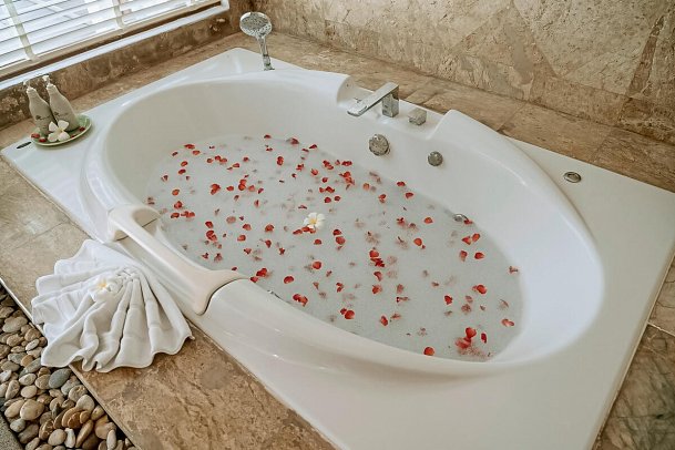 Railay Bay Resort & Spa - Badbeispiel Luxury Suite Pool Villa (Zimmercodierung WB1)