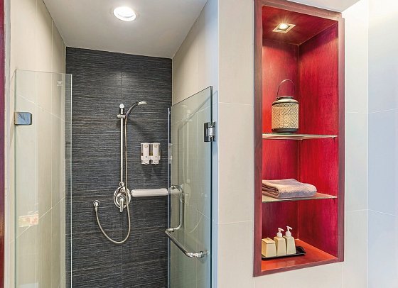 Red Ginger Chic Resort - Badbeispiel Duplex Suite (Zimmercodierung WB1)