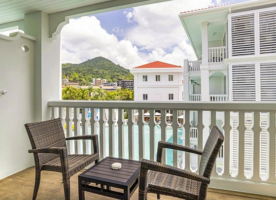 Centara Ao Nang Beach Resort & Spa - Balkonbeispiel Premium Deluxe (Zimmercodierung UM3)
