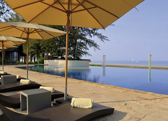 Twin Lotus Resort & Spa