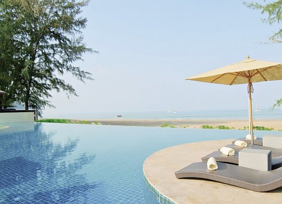 Twin Lotus Resort & Spa
