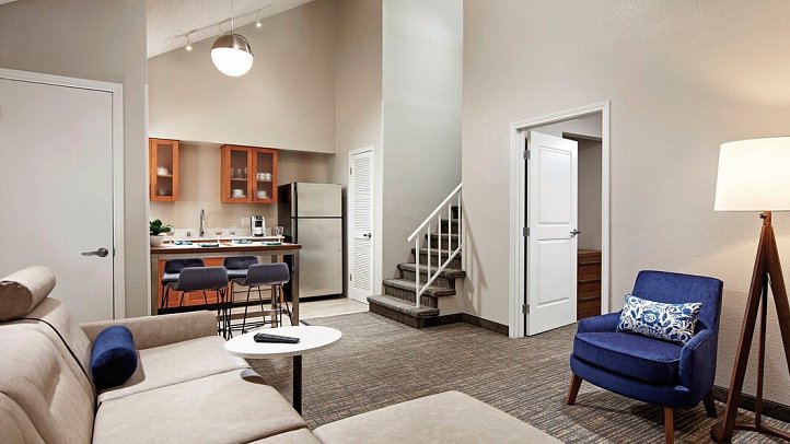 Residence Inn Los Angeles LAX/Manhattan Beach - Wohnbeispiel Penthouse Suite (Zimmercodierung WB1)